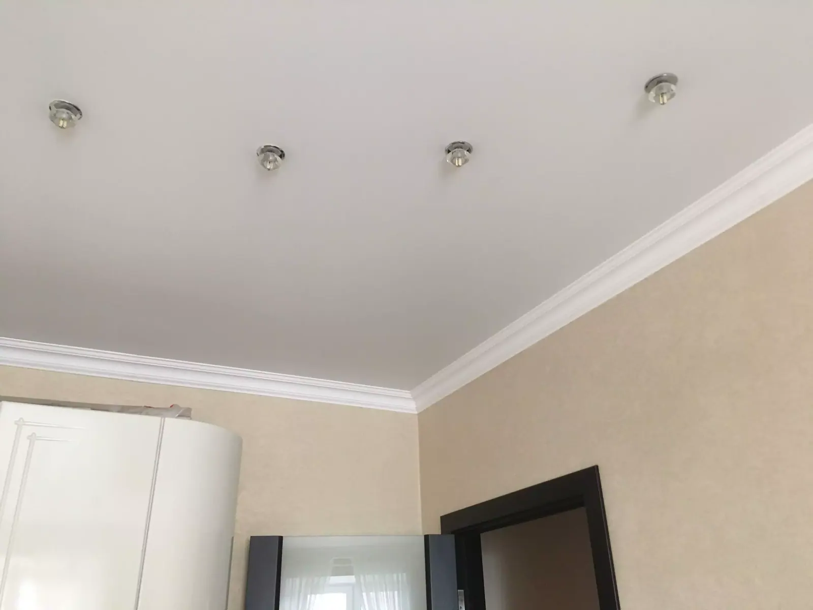 Матовый натяжной потолок в квартиру — Ростов-на-Дону, Волкова, 7, фото 1